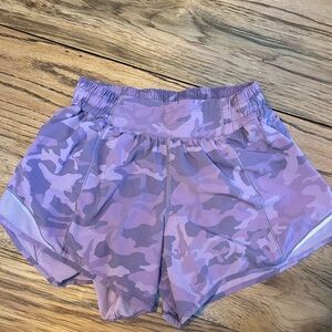 Lulu lemon 4 in mauve/camo